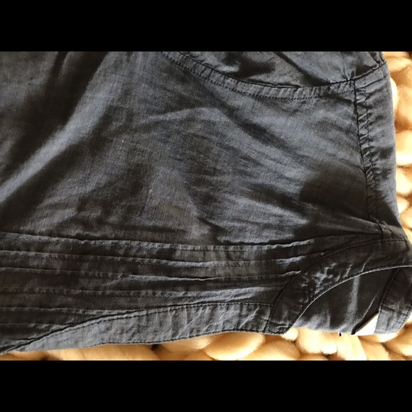 2 blouses - Picture 4 of 6